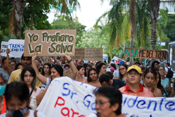 Marchan playenses contra el Tren Maya